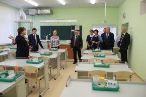 Светлана Денисова побывала на открытии новой школы на 1200 мест в поселке Фролы