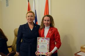 Светлана Денисова вручила благодарности активистам Молодежного парламента при Пермской городской думе.