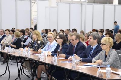 Светлана Денисова приняла участие в пленарной дискуссии VI Пермского краевого семейного форума.