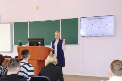 Светлана Денисова встретилась со студентами Кунгурского автотранспортного колледжа.