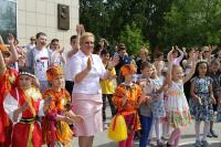 В международный День защиты детей Светлана Денисова приняла участие в международной акции «Самый дружный хоровод», организованной Ассоциацией «Тетрадка Дружбы».