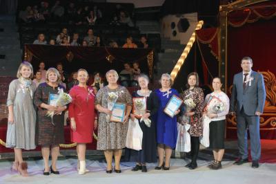 20 марта Светлана Денисова приняла участие в благотворительной акции «Счастливая мама», организованной Пермским цирком в знак благодарности многодетным мамам за их вклад в воспитание детей.